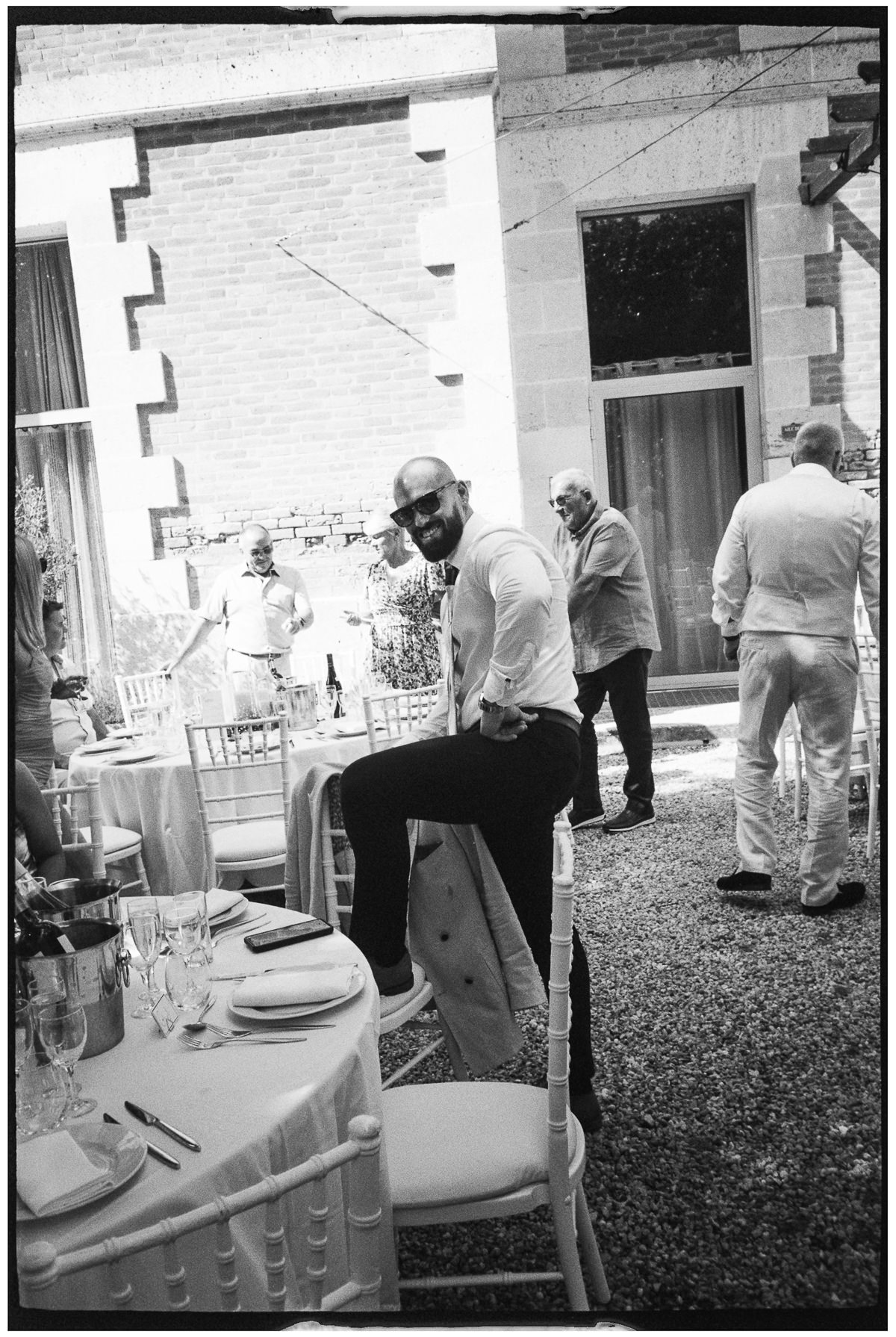FRANCE WEDDING ON ANALOGUE FILM CHATEAU DE LA VALOUZE 029 FRANCE WEDDING ON ANALOGUE FILM CHATEAU DE LA VALOUZE 029